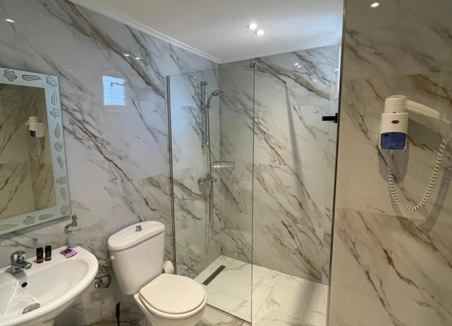 Levend Apartments Ksamil 0*,
